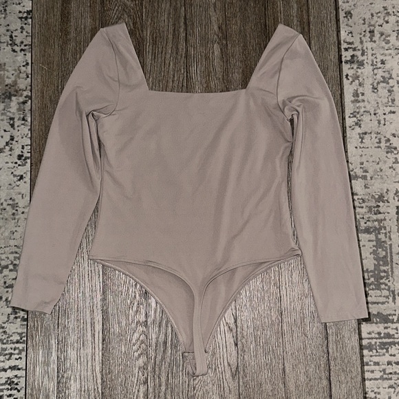 Babaton Square Neck Long Sleeve Bodysuit - Picture 7 of 13